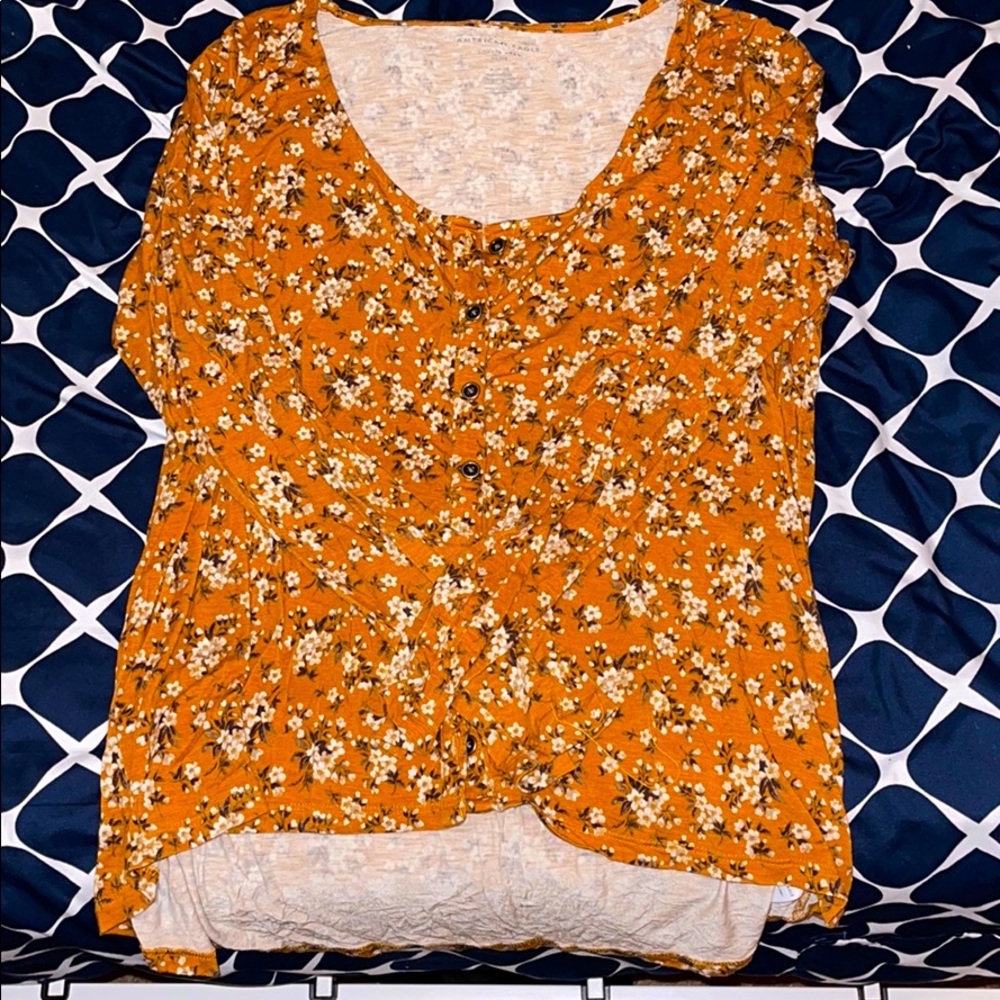 soft and sexy American Eagle T-shirt